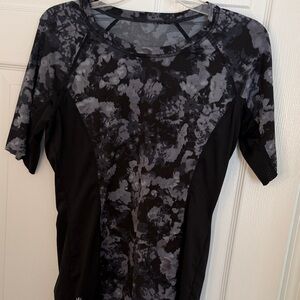 Athleta black and white size M workout top